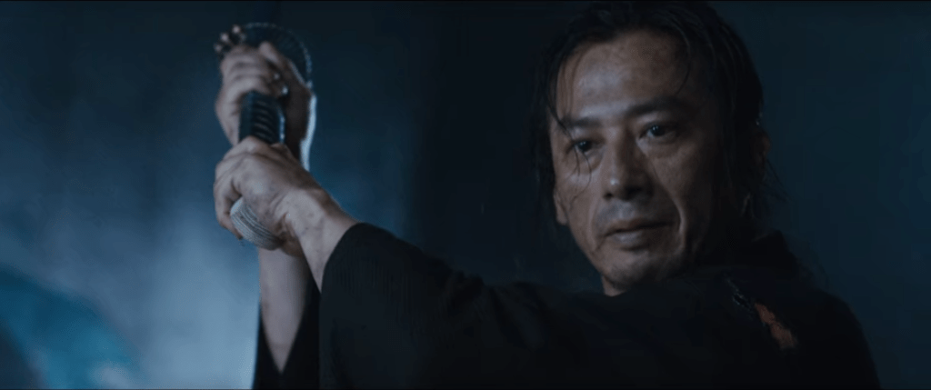 A scene from 47 Ronin: Hiroyuki Sanada as Oishi holding a sword.