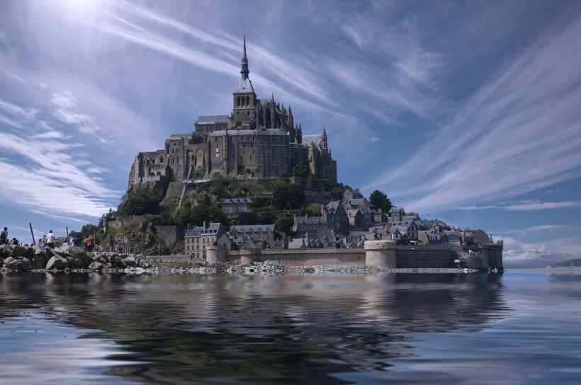 The same picture of Mont-Saint-Michel at high tide, slightly smaller.