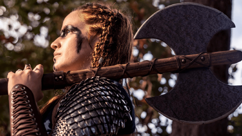 A woman in chainmail facing left with an axe over her shoulder.
